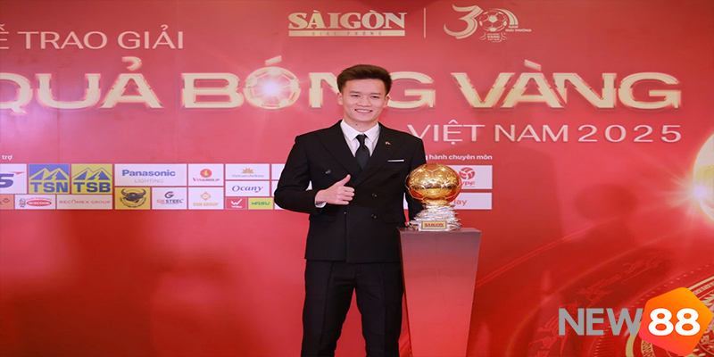 Hoàng Đức Đoạt Quả Bóng Vàng Việt Nam: Đẳng Cấp Tiền Vệ Số 1 5 Hoàng Đức nâng cao Quả Bóng Vàng Việt Nam 2025